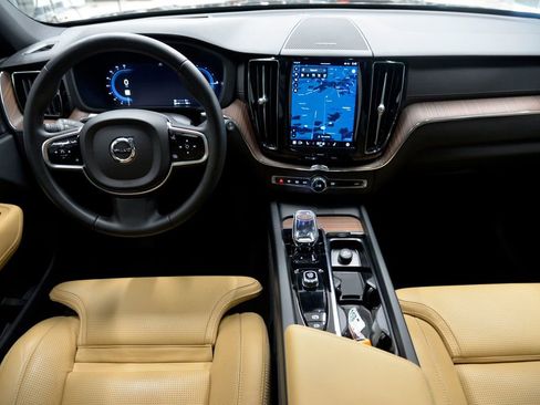 Used 2023 Volvo XC60 T8 Ultimate w/ Protection Package Premier image 17