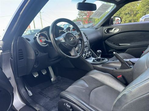 Used 2010 Nissan 370Z Touring RWD image 11
