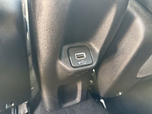 Used 2022 Jeep Renegade Latitude image 34