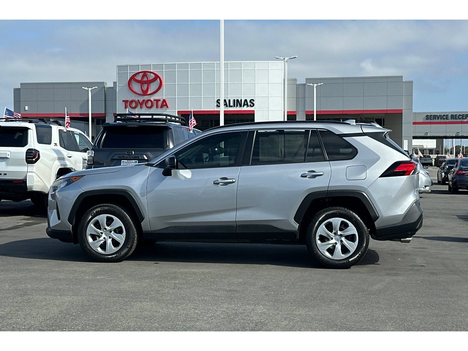 Used 2019 Toyota RAV4 LE w/ Carpet Mat Package FWD image 7