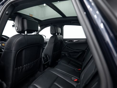 Certified 2021 Porsche Macan AWD/4WD image 23
