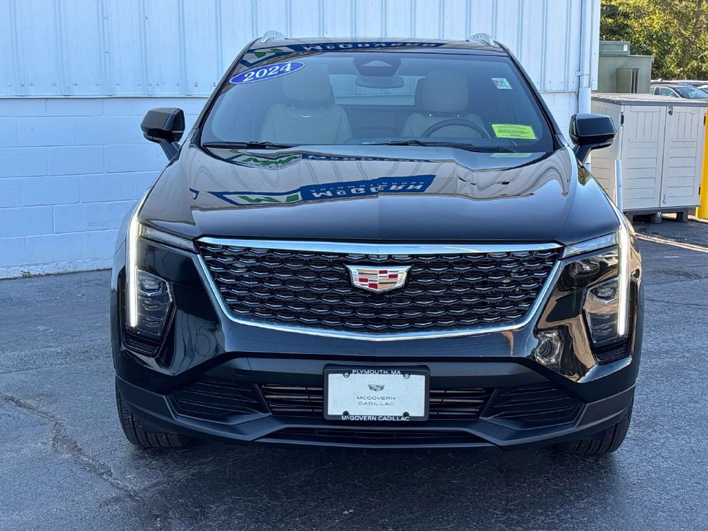 Used 2024 Cadillac XT4 Luxury w/ Cold Weather Package AWD/4WD image 2