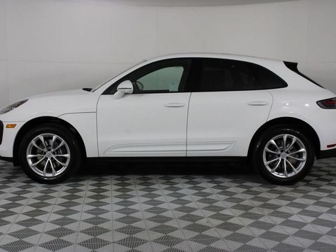 Certified 2026 Porsche Macan AWD/4WD image 2