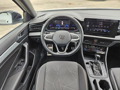 Used 2025 Volkswagen Jetta Sport FWD image 27