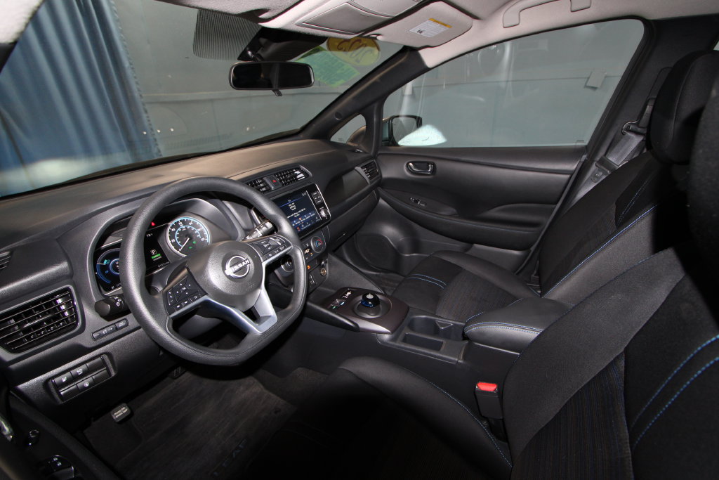 Used 2025 Nissan Leaf S FWD image 2