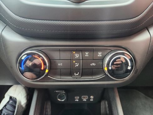 Used 2023 Chevrolet TrailBlazer LS AWD/4WD image 19