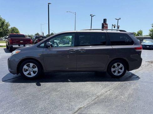 Used 2011 Toyota Sienna LE w/ Towing Pkg FWD image 4