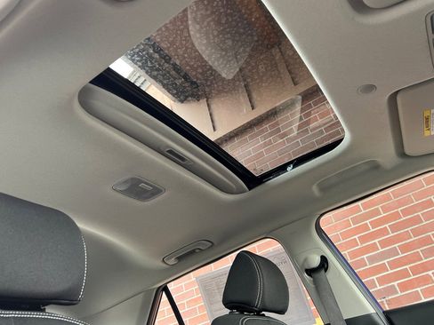 Certified 2025 Hyundai Venue SEL image 22