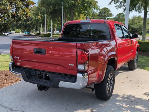 Certified 2023 Toyota Tacoma SR5 AWD/4WD image 10
