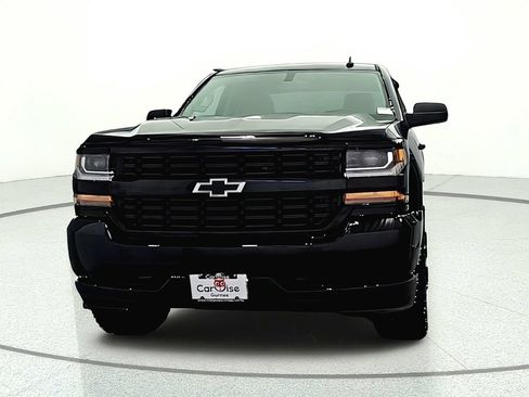 Used 2018 Chevrolet Silverado 1500 Custom w/ Custom Convenience Package AWD/4WD image 9