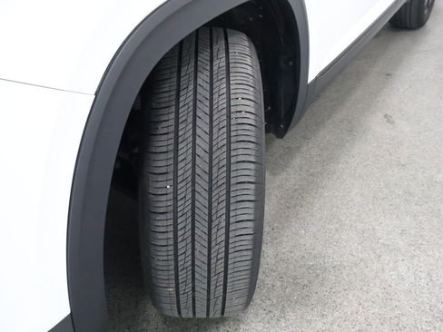 Used 2024 Volkswagen Atlas SE w/ Panoramic Sunroof Package image 4