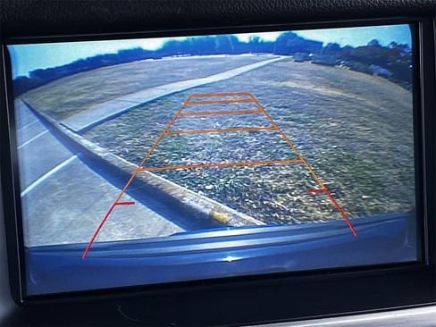 Used 2017 GMC Yukon SLT image 16