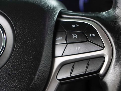 Used 2022 Jeep Grand Cherokee Laredo X image 14