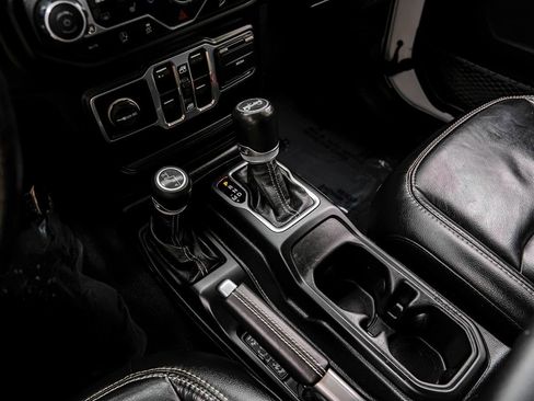 Used 2020 Jeep Wrangler Unlimited Sahara AWD/4WD image 23
