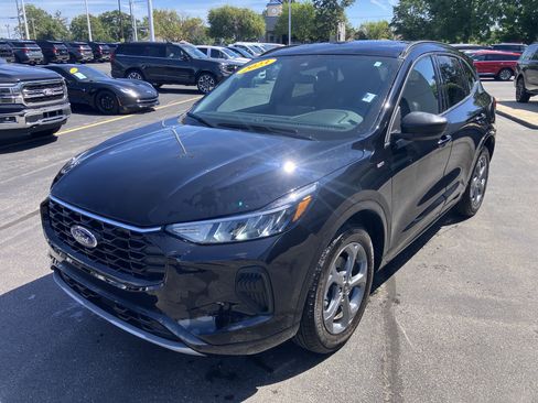 Used 2023 Ford Escape ST-Line w/ Tech Pack #1 AWD/4WD image 3