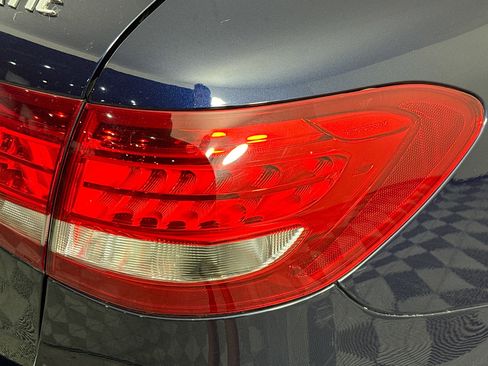 Used 2018 Mercedes-Benz GLC 300 4MATIC w/ Premium Package image 32