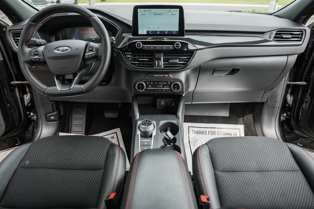 Used 2025 Ford Escape ST-Line Select AWD/4WD image 4