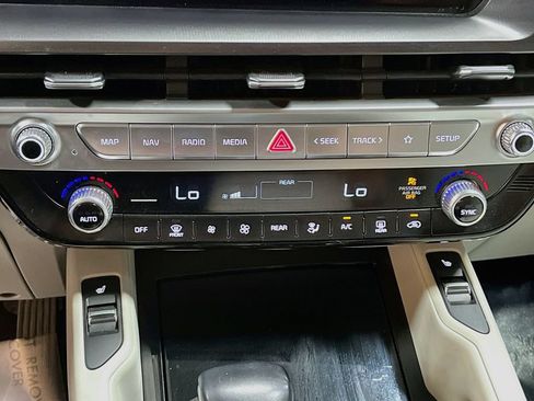 Used 2023 Kia Telluride S AWD/4WD image 16
