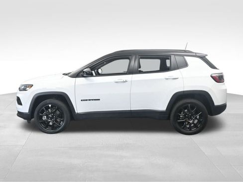 Used 2023 Jeep Compass Altitude image 3