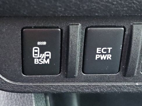 Used 2020 Toyota Tacoma SR5 image 12