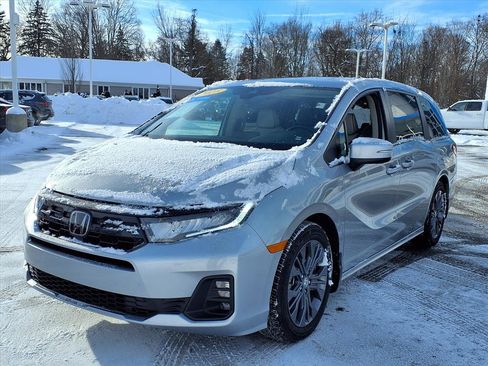 Certified 2025 Honda Odyssey Touring image 3