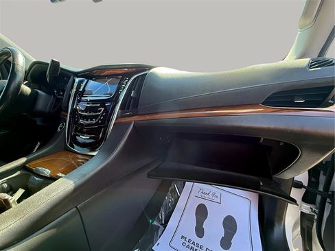 Used 2016 Cadillac Escalade ESV Luxury image 39