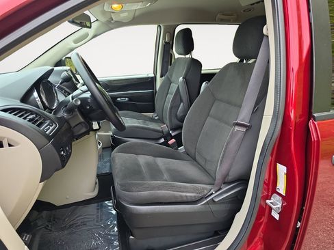 Used 2019 Dodge Grand Caravan SE FWD image 9