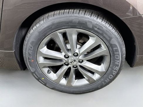 Used 2017 Kia Sedona SX Limited image 35