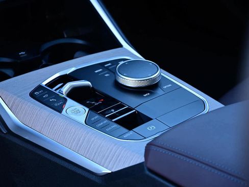 Used 2025 BMW 330i xDrive Sedan w/ Premium Package image 18