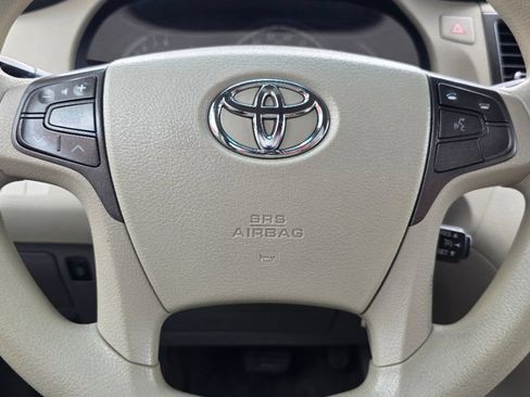Used 2011 Toyota Sienna LE w/ Towing Pkg FWD image 17