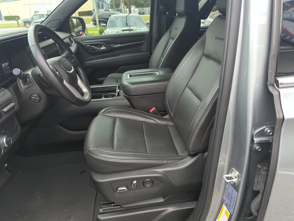 Used 2023 GMC Yukon XL Denali AWD/4WD image 11