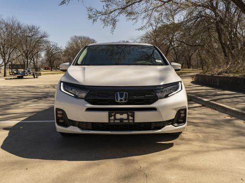 Certified 2025 Honda Odyssey EX-L image 3