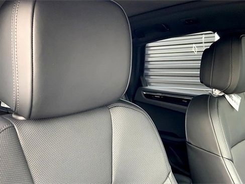 New 2025 Porsche Macan image 8