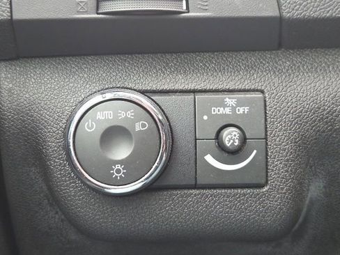 Used 2011 Chevrolet Traverse LT w/ Personal Connectivity Package FWD image 27