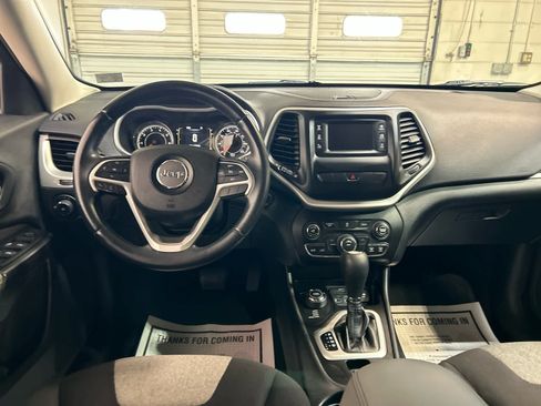 Used 2014 Jeep Cherokee Latitude AWD/4WD image 4