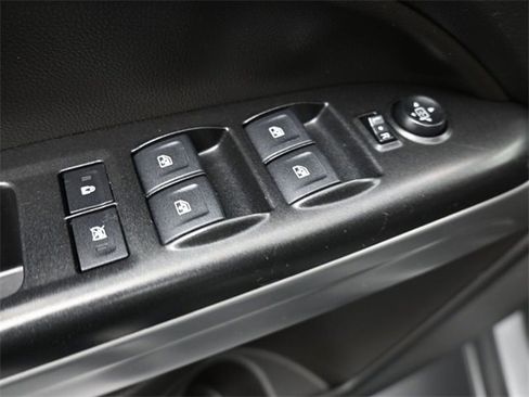 Used 2022 Chevrolet Colorado LT w/ LT Convenience Package image 13