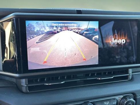 Used 2024 Jeep Wrangler Unlimited Rubicon w/ XTREMEE 35" Tire Package image 24