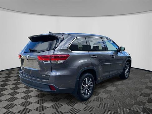 Used 2019 Toyota Highlander XLE image 5