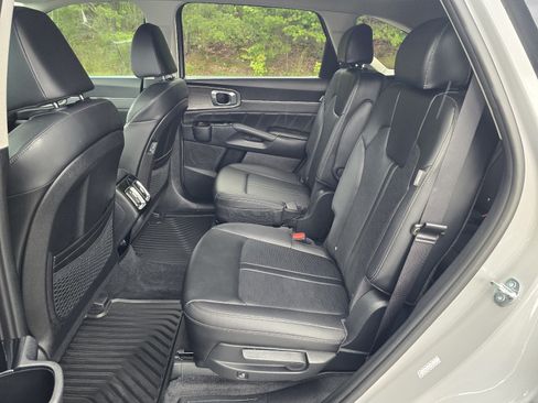 Used 2025 Kia Sorento SX AWD/4WD image 11
