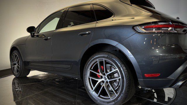 Used 2023 Porsche Macan S AWD/4WD image 32
