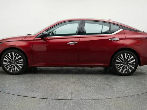 Used 2025 Nissan Altima 2.5 SV FWD image 5