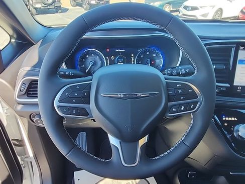 New 2026 Chrysler Pacifica Select FWD image 9