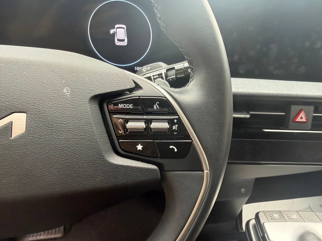 Used 2024 Kia EV6 Wind RWD image 17