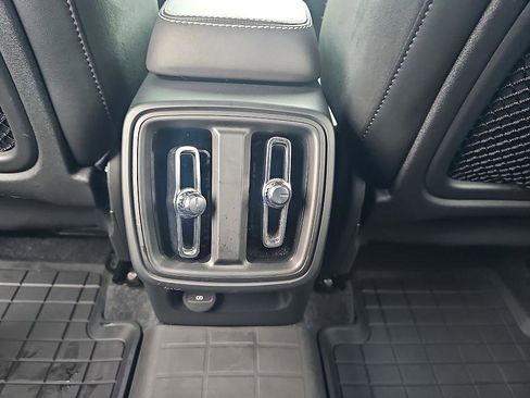 Used 2020 Volvo XC40 T4 R-Design w/ Protection Package image 32