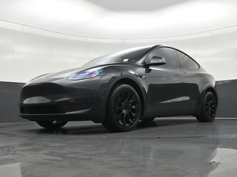 Used 2024 Tesla Model Y Long Range AWD/4WD image 26