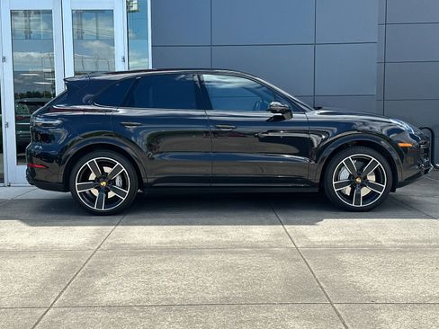 Used 2019 Porsche Cayenne Turbo AWD/4WD image 2