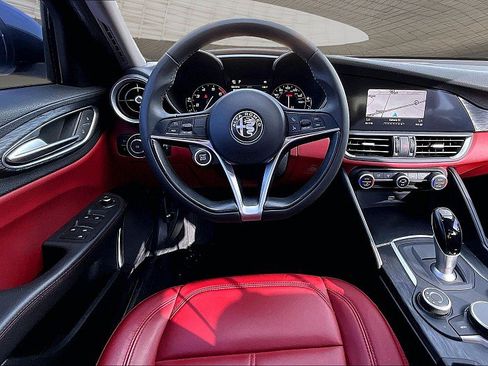 Used 2019 Alfa Romeo Giulia w/ Nero Edizione RWD image 4