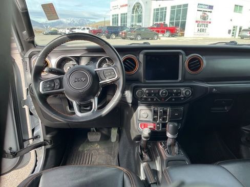 Used 2023 Jeep Gladiator Mojave w/ Cold Weather Group image 18