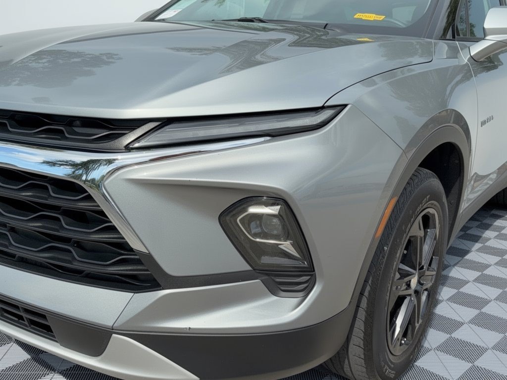 Certified 2025 Chevrolet Blazer LT FWD image 12