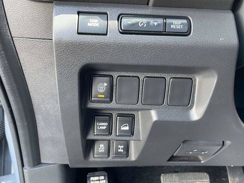 Used 2025 Nissan Frontier PRO-4X AWD/4WD image 27